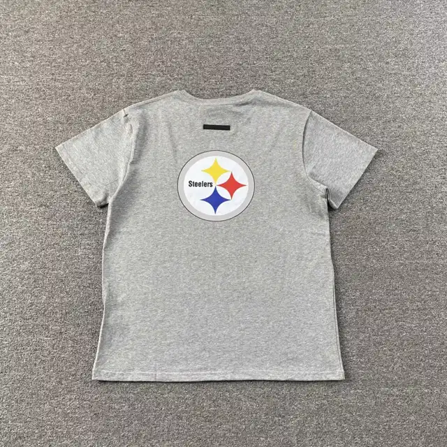Graphic T-shirt · 233243957