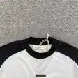 Graphic T-shirt — photo 16