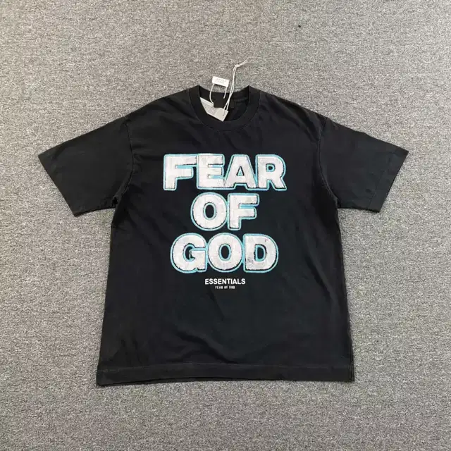 Graphic T-shirt · 236983972