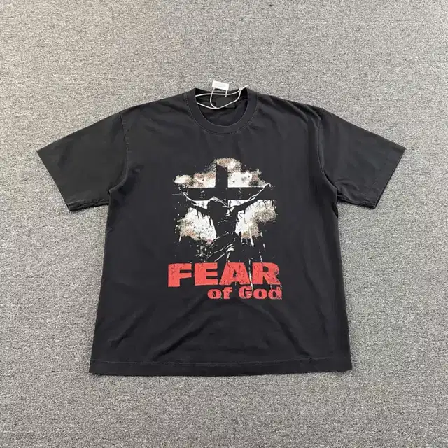 Graphic T-shirt · 236983952