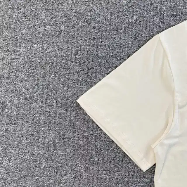 Graphic T-shirt · 235542456