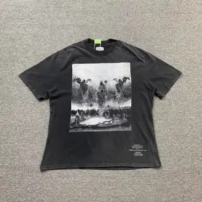 Graphic top