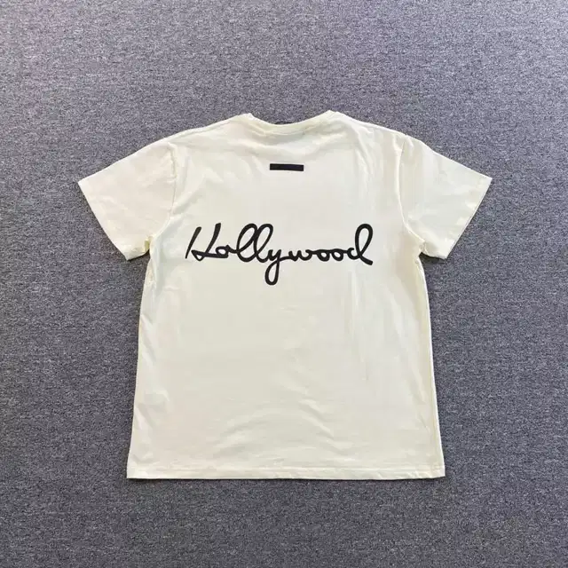 Graphic T-shirt · 233589515
