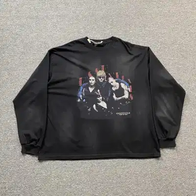 Graphic top