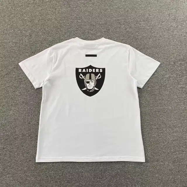 Graphic T-shirt · 233072055