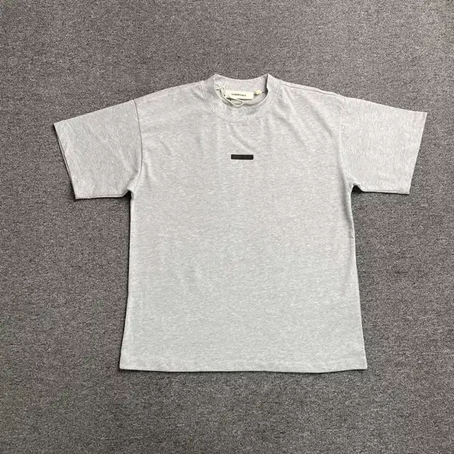 Graphic T-shirt · 223697588