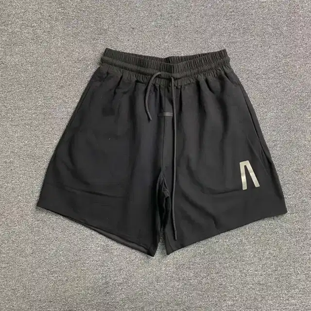 Logo shorts · 207747219