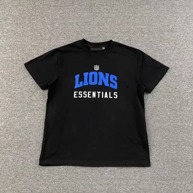 Graphic T-shirt · 233243968