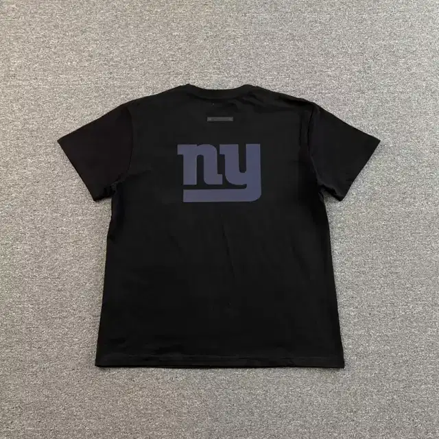 Graphic T-shirt · 233589563
