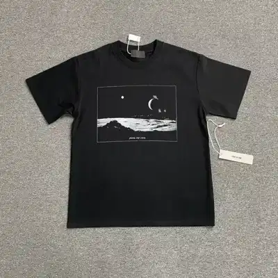 Graphic top