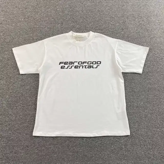 Graphic T-shirt · 223826397