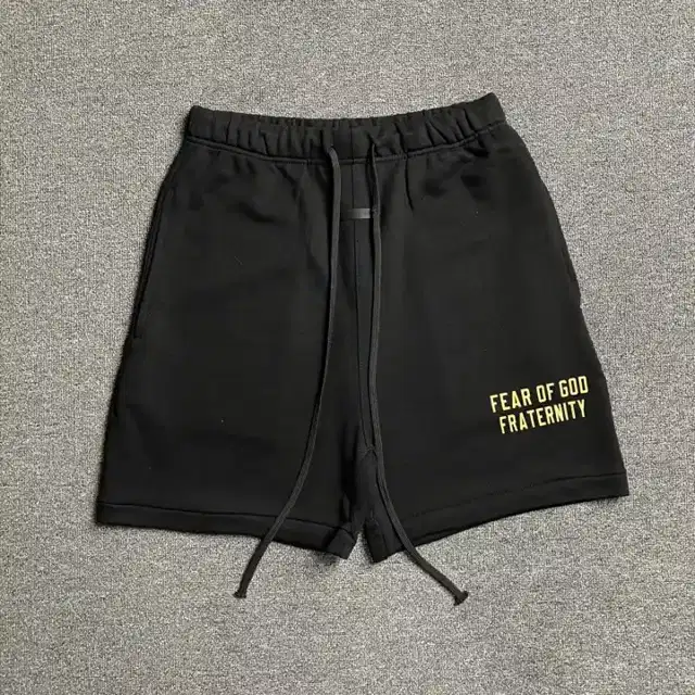 Logo shorts · 180823595