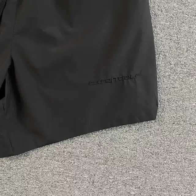 Logo shorts · 248927060