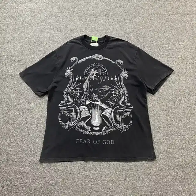 Graphic top · 167384345
