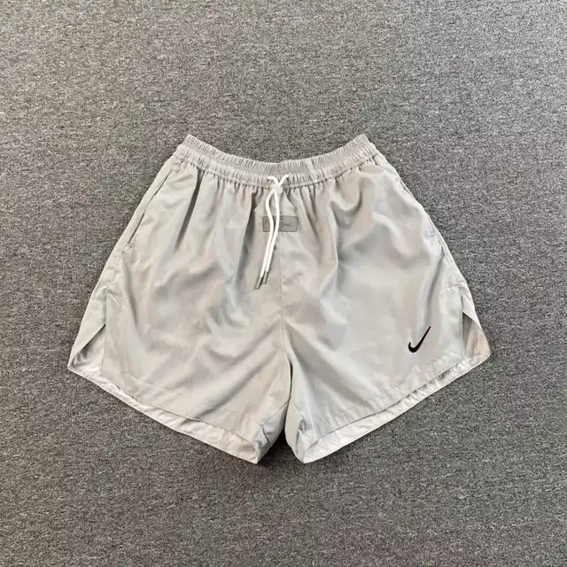 Logo shorts · 235542330