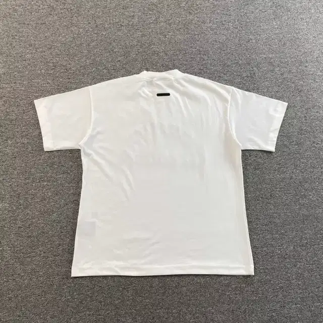 Graphic T-shirt · 244673251