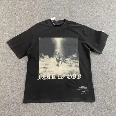 Graphic top