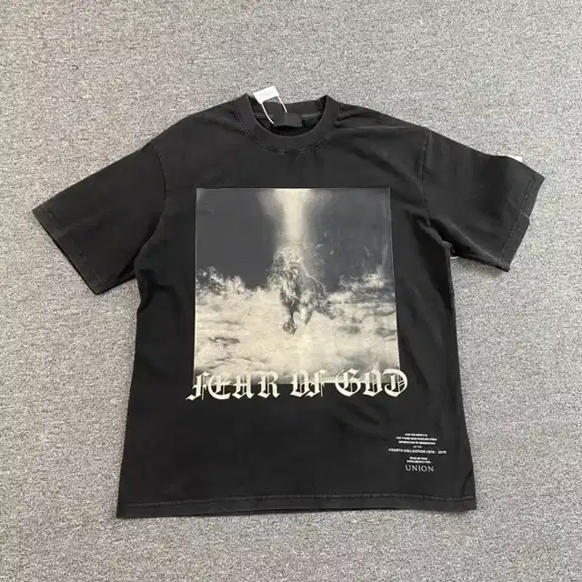 Graphic top · 183776777