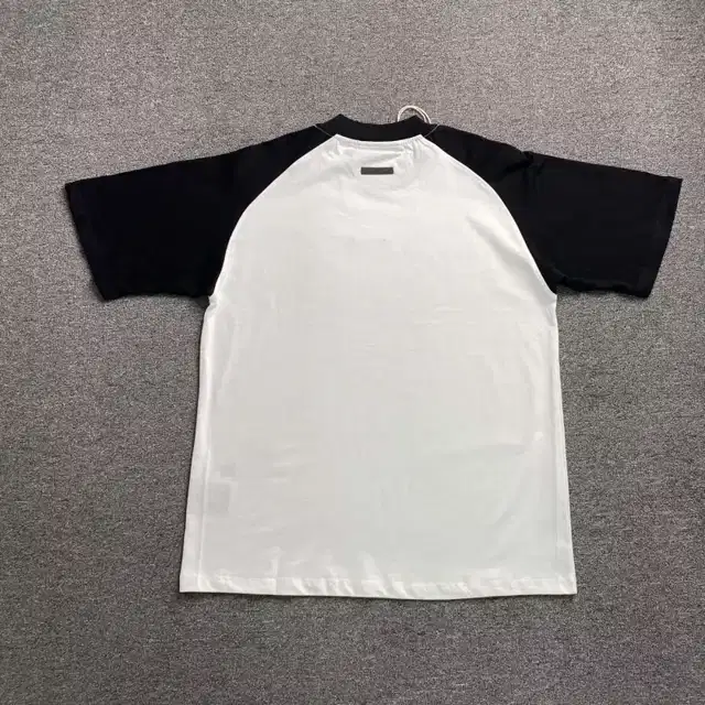 Graphic T-shirt · 224625324