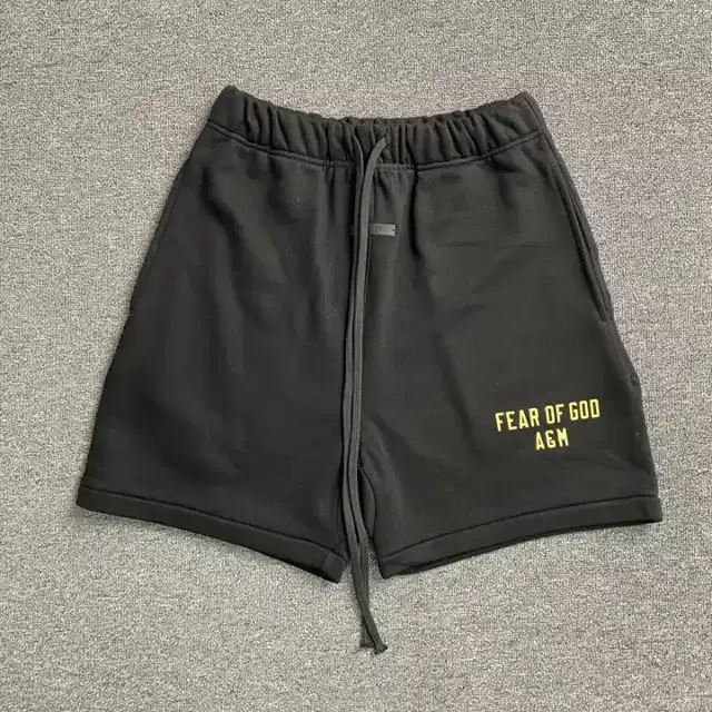 Logo shorts · 184064984