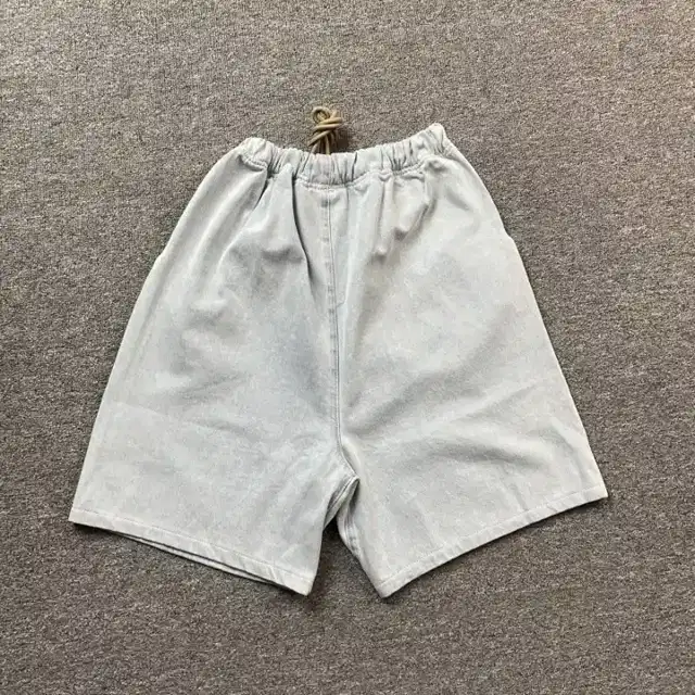 Logo shorts · 169059477
